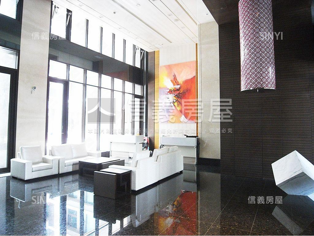 五股重劃世界之星四房車位房屋室內格局與周邊環境