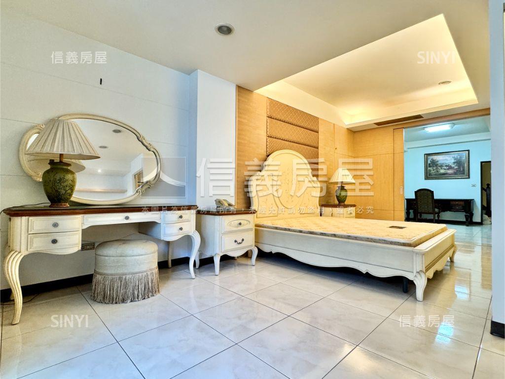 楠梓近麥當勞稀有燙金店面房屋室內格局與周邊環境