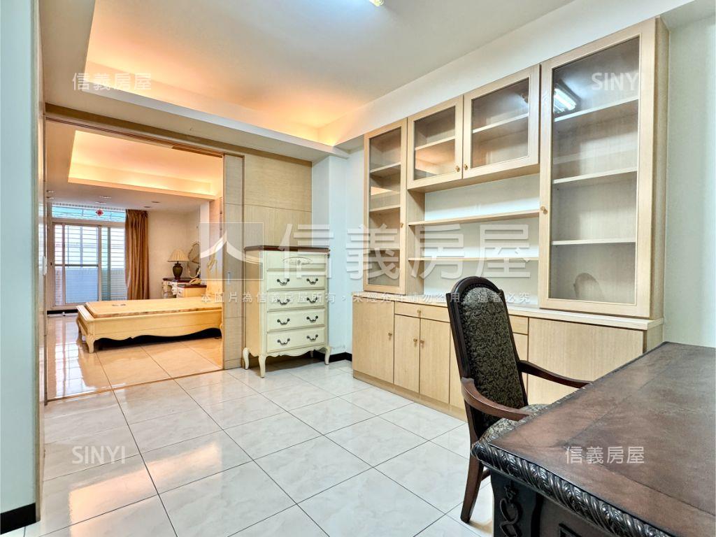 楠梓近麥當勞稀有燙金店面房屋室內格局與周邊環境