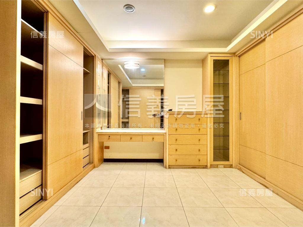 楠梓近麥當勞稀有燙金店面房屋室內格局與周邊環境