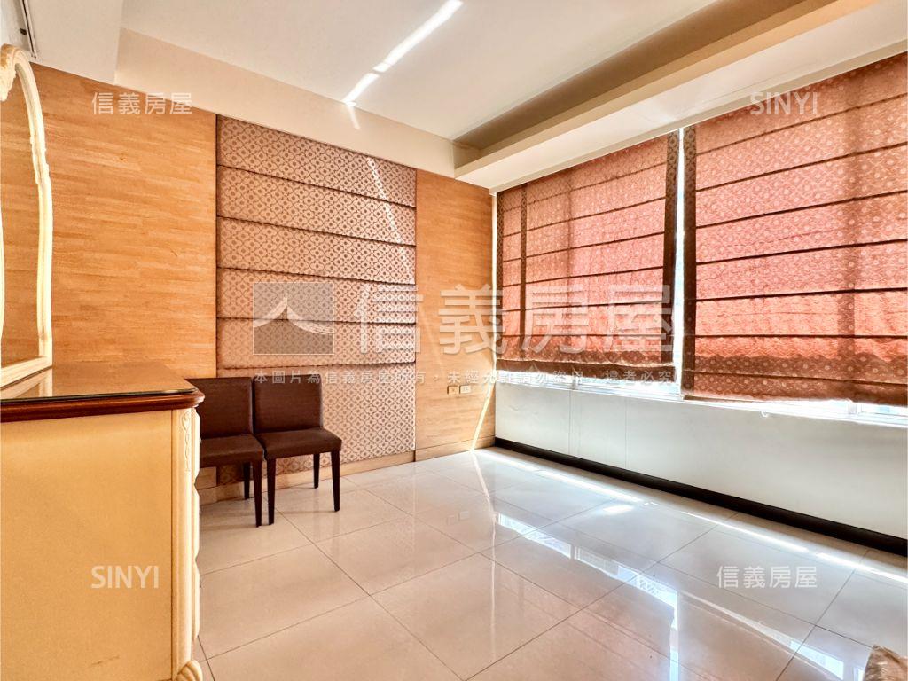 楠梓近麥當勞稀有燙金店面房屋室內格局與周邊環境