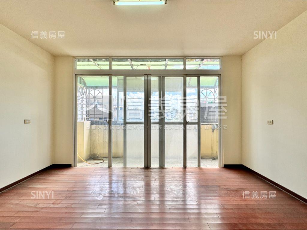 楠梓近麥當勞稀有燙金店面房屋室內格局與周邊環境