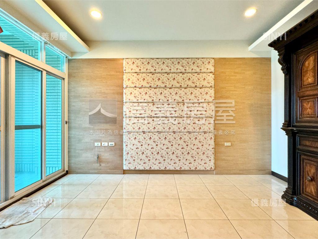 楠梓近麥當勞稀有燙金店面房屋室內格局與周邊環境