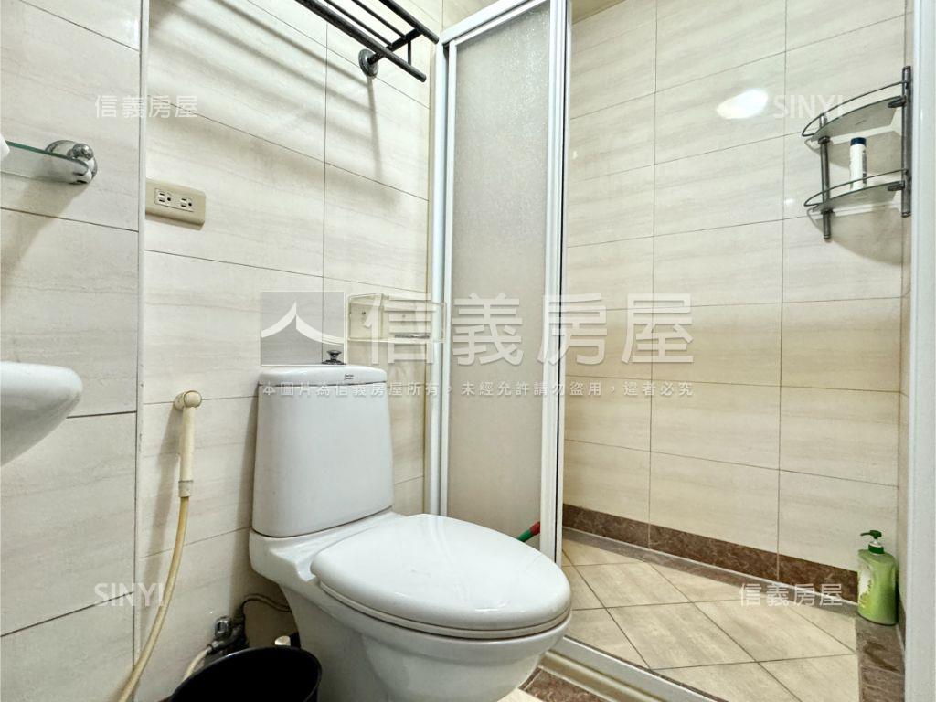 楠梓近麥當勞稀有燙金店面房屋室內格局與周邊環境