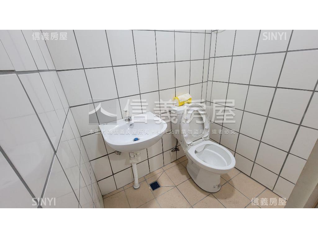 中平商圈挑高店面１－２樓房屋室內格局與周邊環境