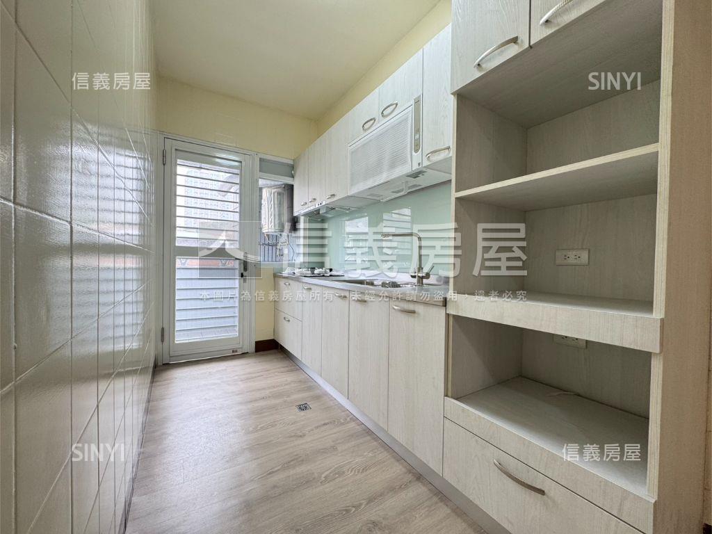 近三多商圈捷運站明亮三房房屋室內格局與周邊環境