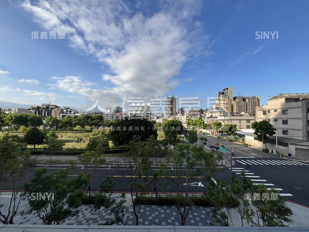 國美朝南通風面公園大三房房屋室內格局與周邊環境