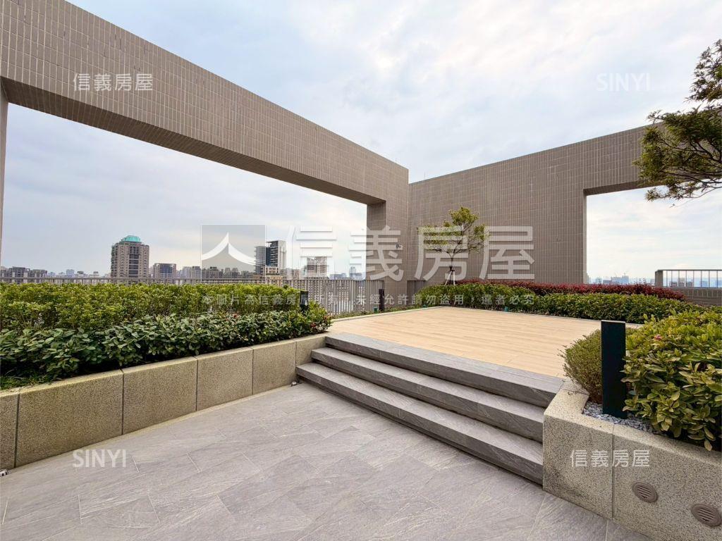 國美朝南通風面公園大三房房屋室內格局與周邊環境