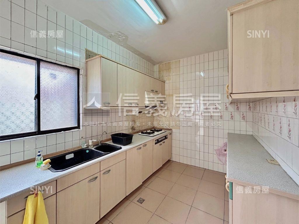 長春街甫園４房平面車位房屋室內格局與周邊環境