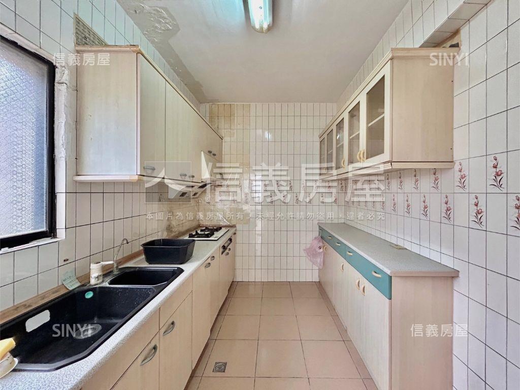 長春街甫園４房平面車位房屋室內格局與周邊環境