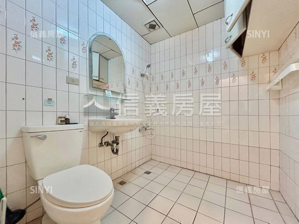 長春街甫園４房平面車位房屋室內格局與周邊環境