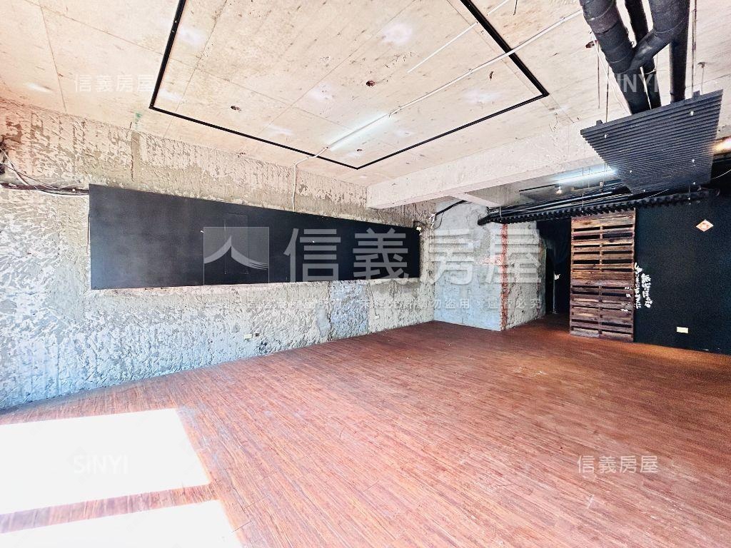 自強路三角窗面寬店面房屋室內格局與周邊環境