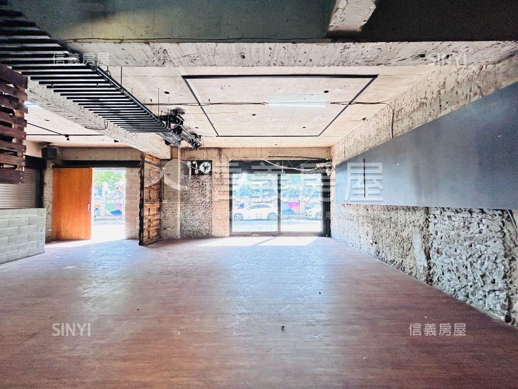自強路三角窗面寬店面房屋室內格局與周邊環境
