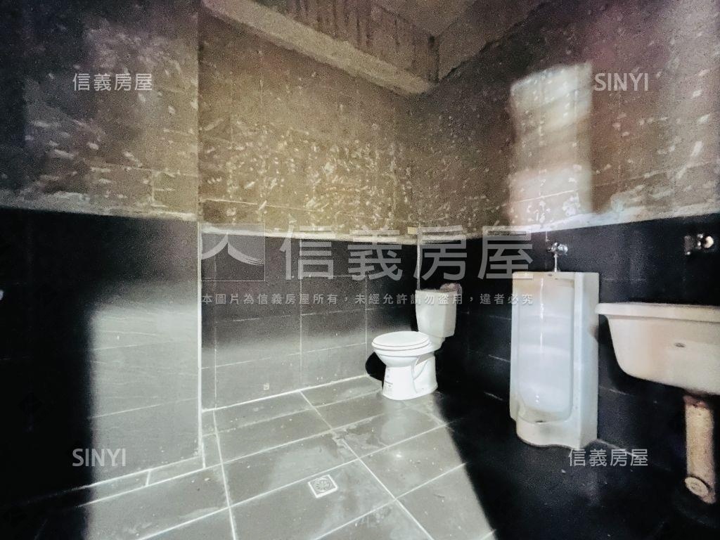 自強路三角窗面寬店面房屋室內格局與周邊環境