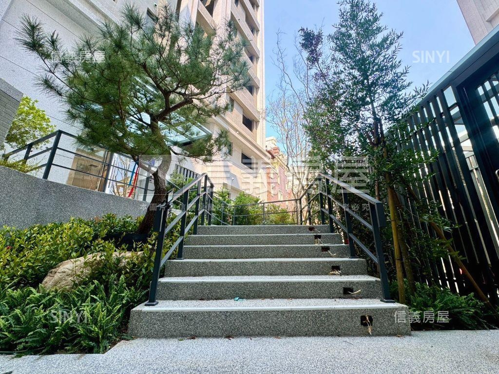 東大萌全新未住２房平車房屋室內格局與周邊環境