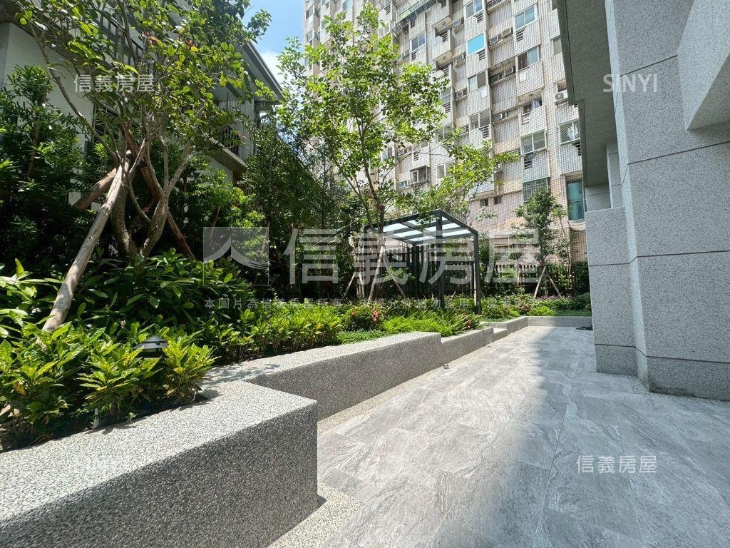 東大萌全新未住２房平車房屋室內格局與周邊環境