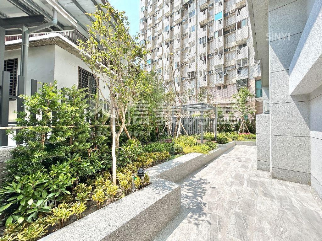 東大萌全新未住２房平車房屋室內格局與周邊環境