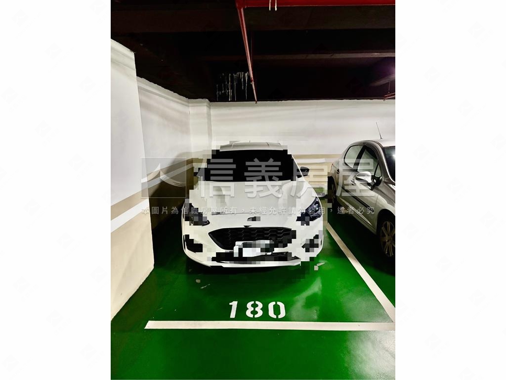 峰華苑大三房平車房屋室內格局與周邊環境