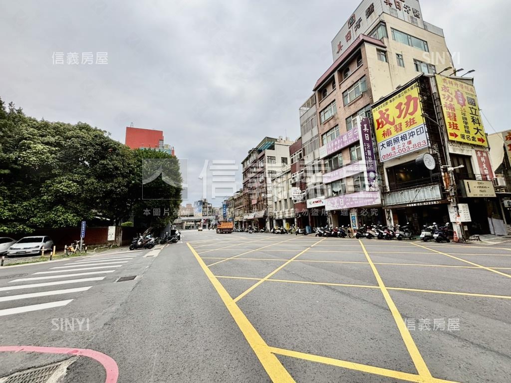 峰華苑大三房平車房屋室內格局與周邊環境
