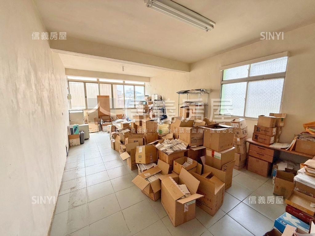 藝術街邊間大面寬透天店面房屋室內格局與周邊環境