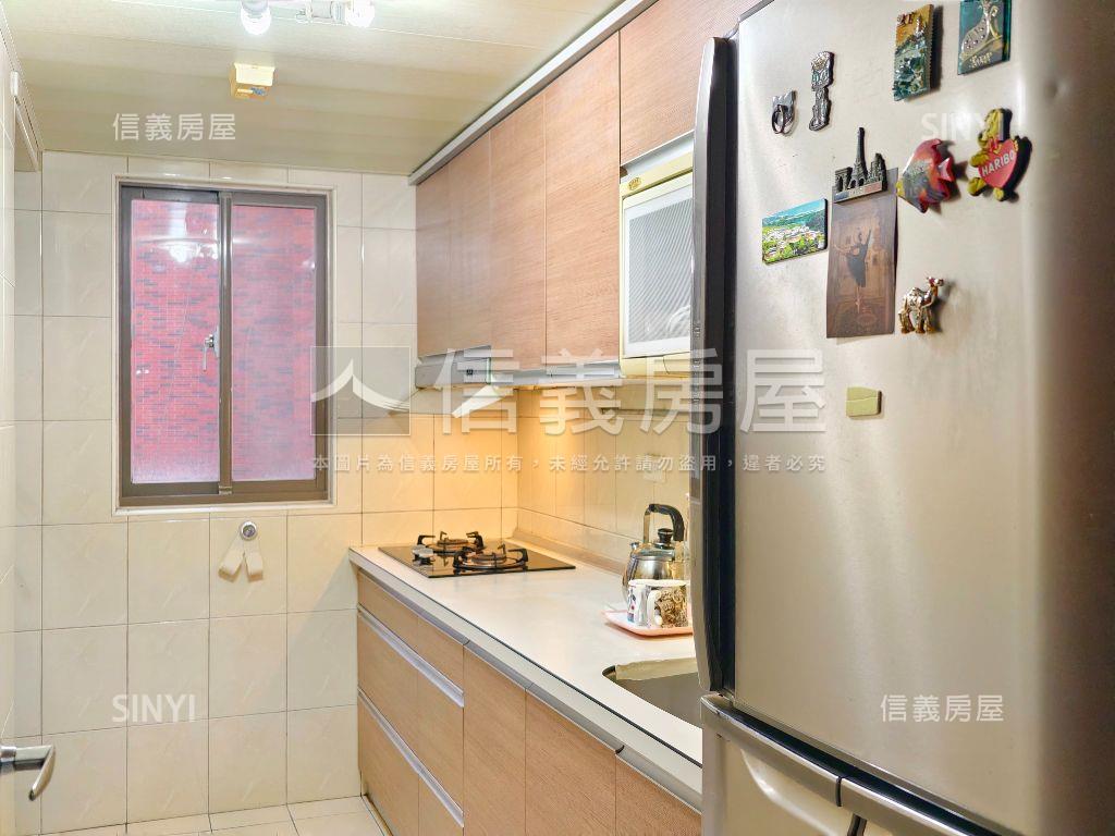 萊茵皇家綠意三房坡平車房屋室內格局與周邊環境