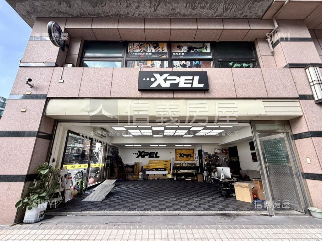 近家樂福黃金三角窗店面房屋室內格局與周邊環境