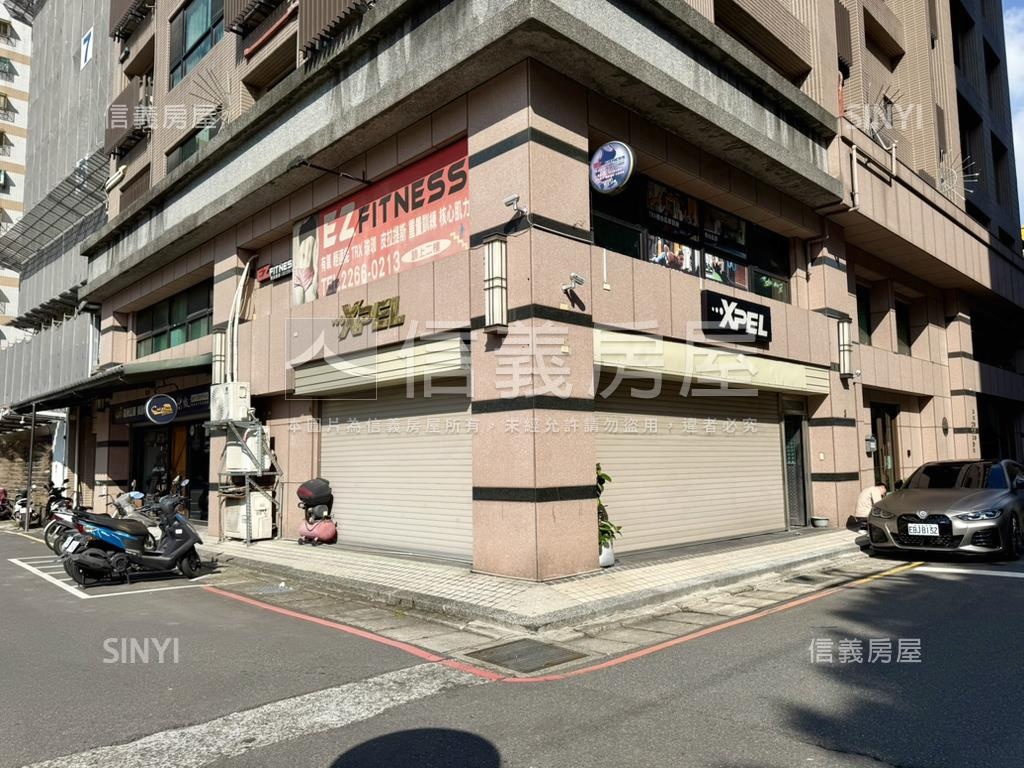 近家樂福黃金三角窗店面房屋室內格局與周邊環境