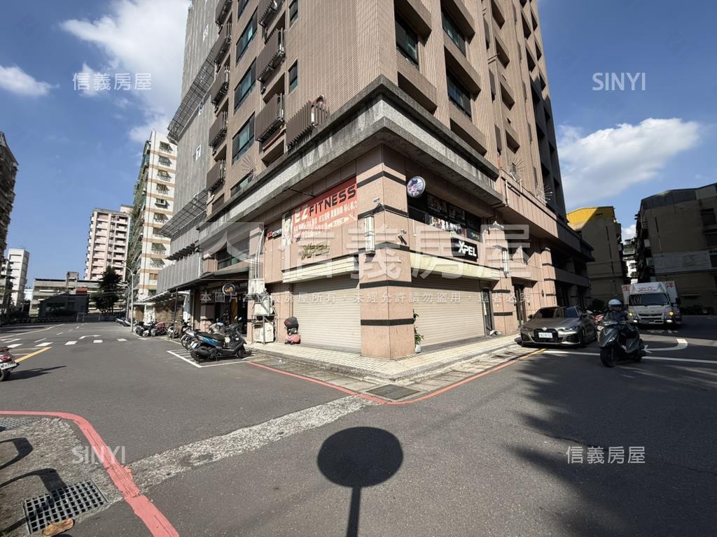 近家樂福黃金三角窗店面房屋室內格局與周邊環境