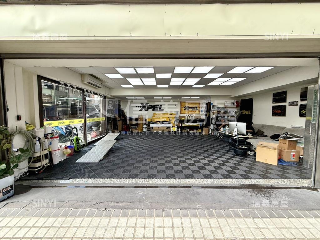 近家樂福黃金三角窗店面房屋室內格局與周邊環境