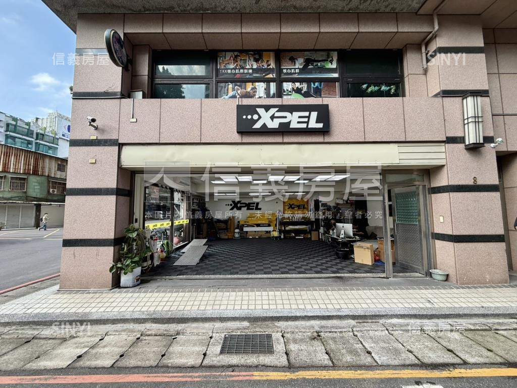 近家樂福黃金三角窗店面房屋室內格局與周邊環境