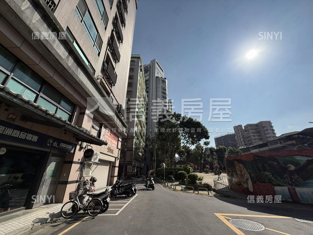 近家樂福黃金三角窗店面房屋室內格局與周邊環境