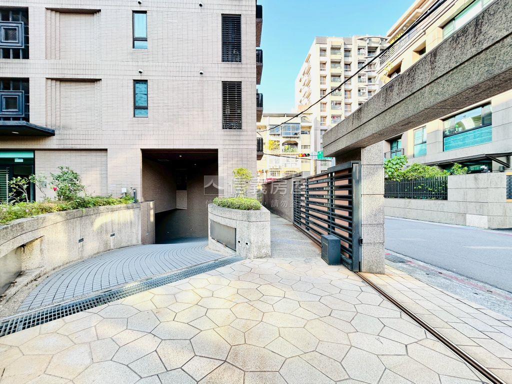 史恩莊園高樓漂亮露臺戶房屋室內格局與周邊環境