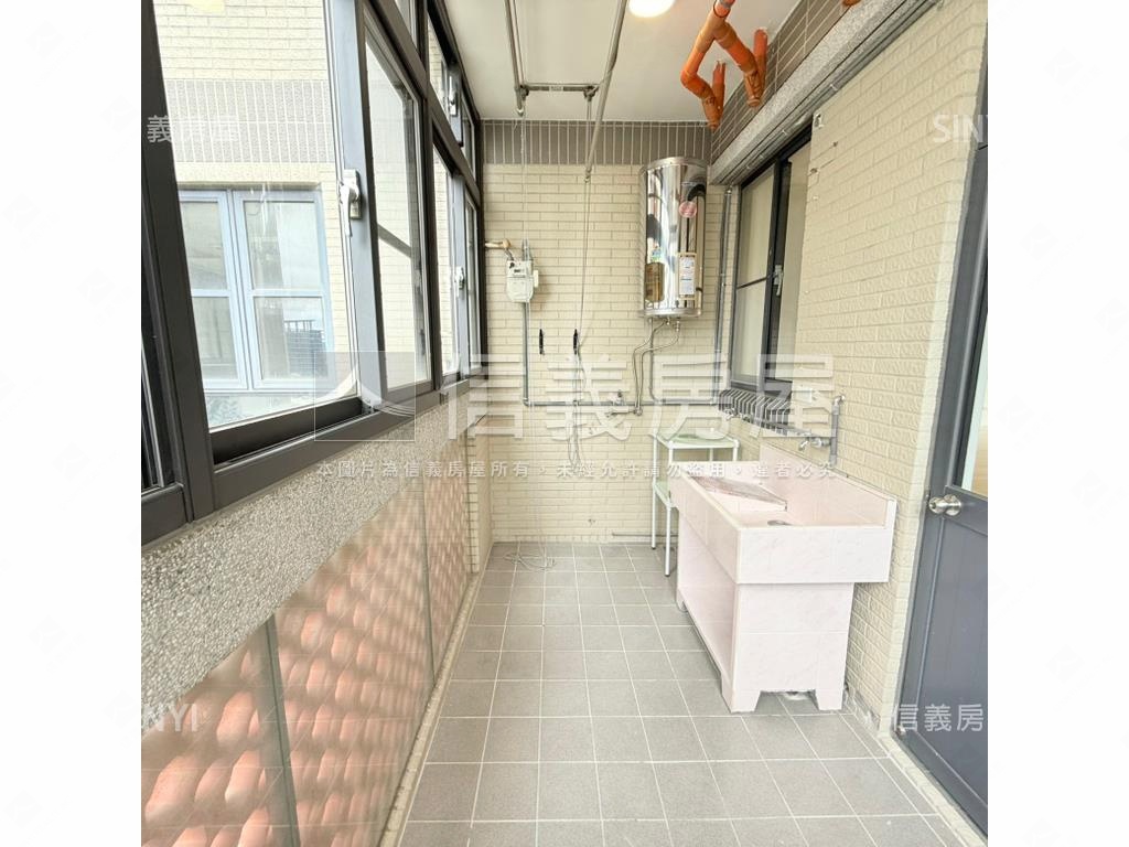 華夏金城高樓層平面車位房屋室內格局與周邊環境