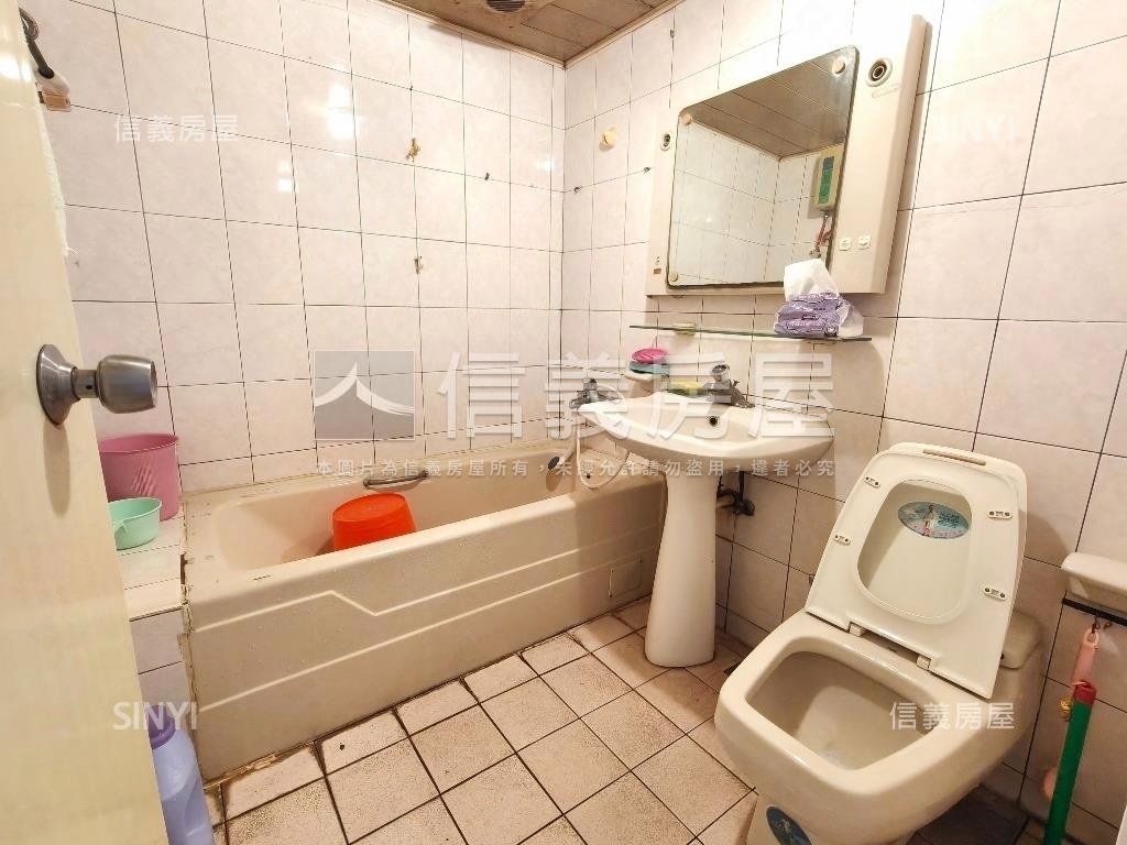 火車站前有陽台大套房房屋室內格局與周邊環境