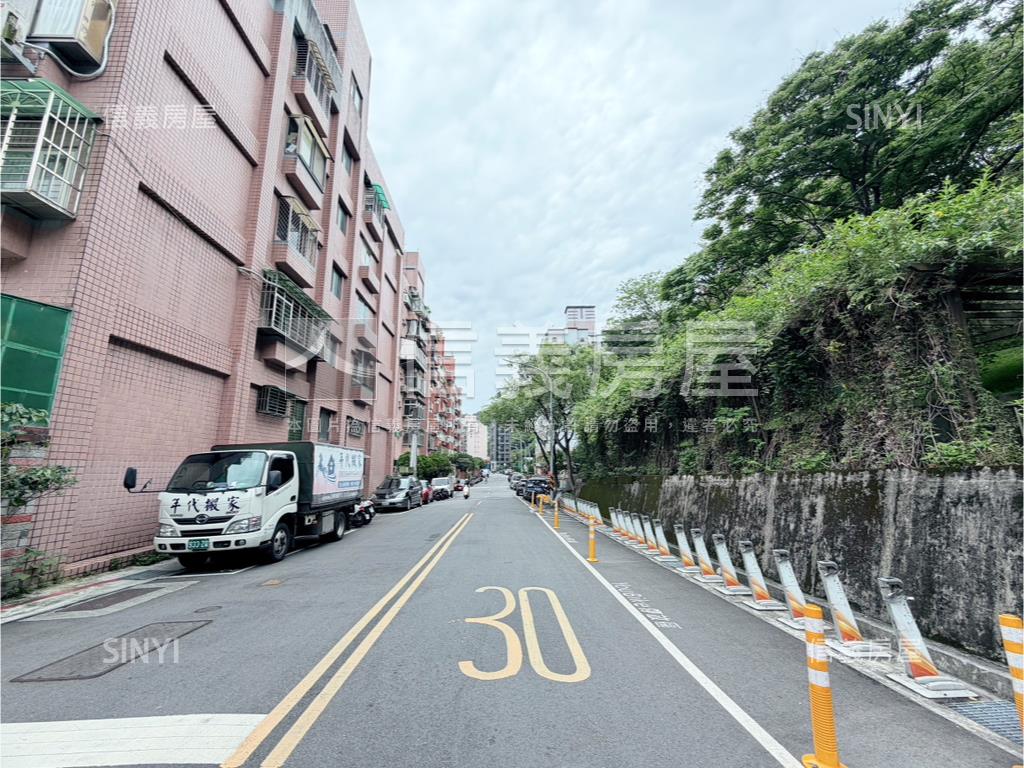 內湖★電梯２房２衛房屋室內格局與周邊環境