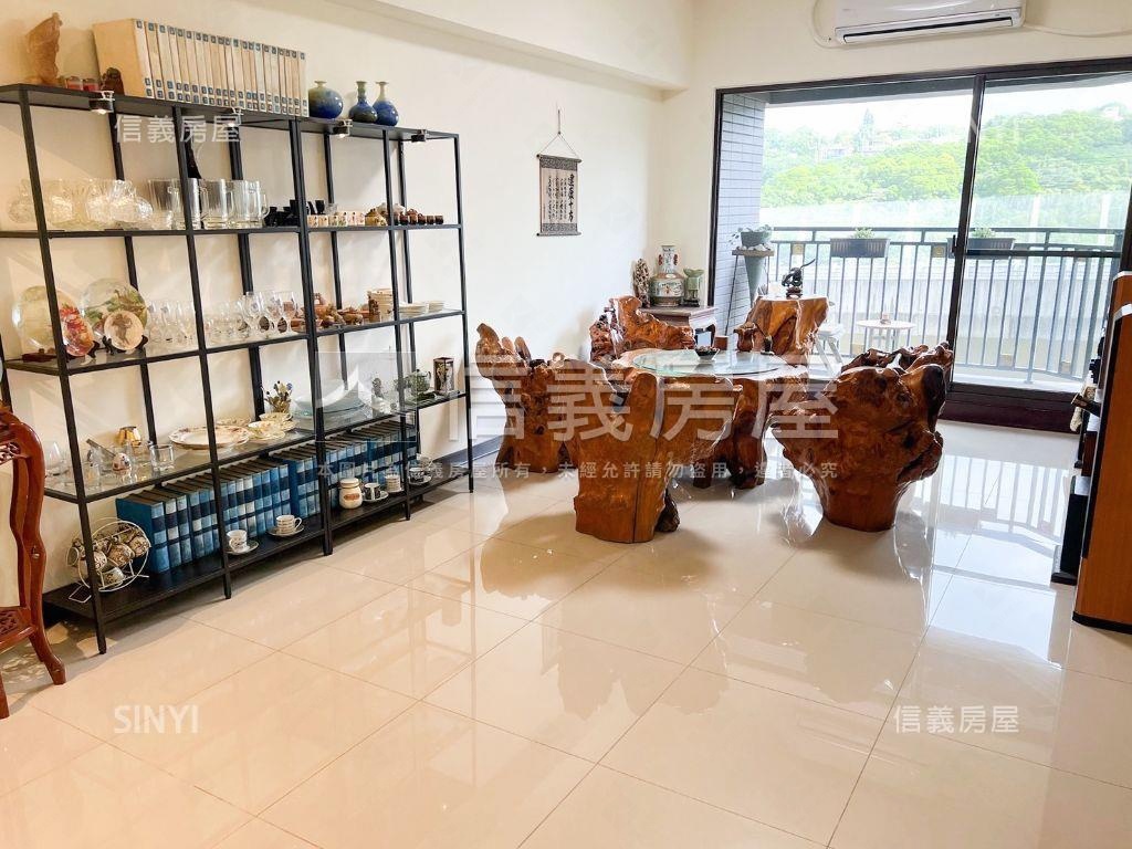 輕時代山景三房車位房屋室內格局與周邊環境