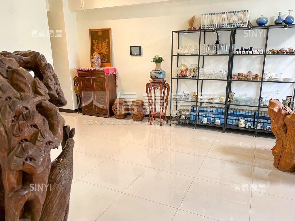 輕時代山景三房車位房屋室內格局與周邊環境