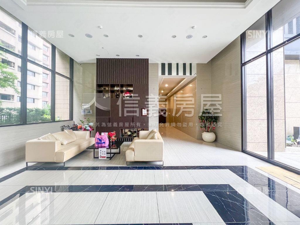 輕時代山景三房車位房屋室內格局與周邊環境