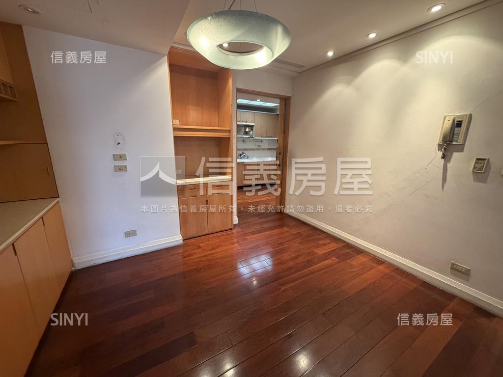 鄉林麗池大戶樓中樓讚房屋室內格局與周邊環境