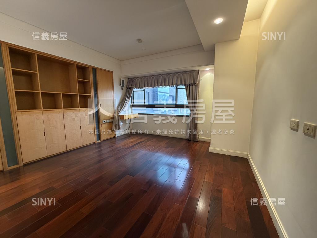 鄉林麗池大戶樓中樓讚房屋室內格局與周邊環境