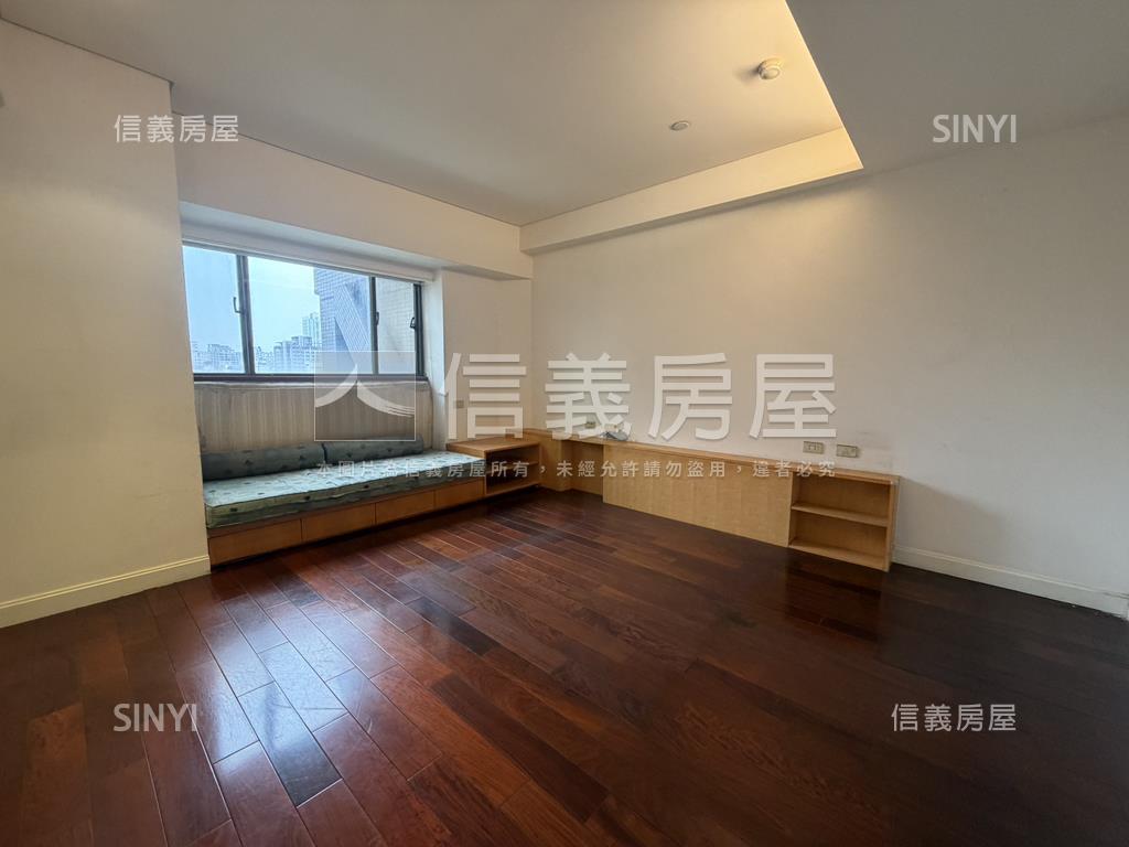 鄉林麗池大戶樓中樓讚房屋室內格局與周邊環境