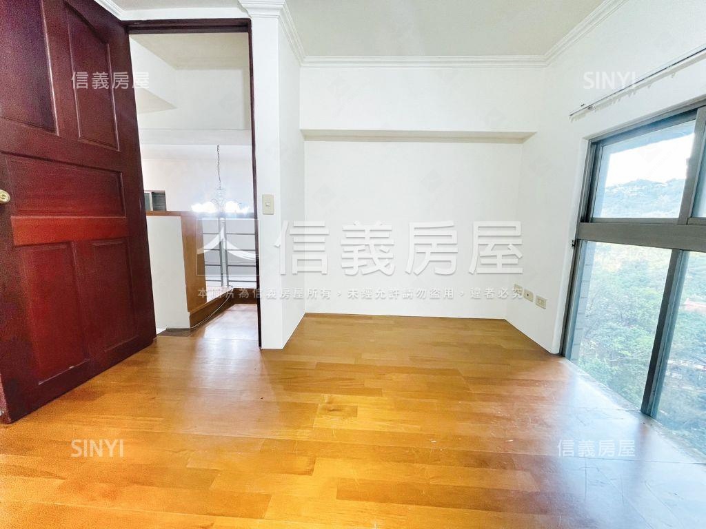 基隆羅傑摩爾房屋室內格局與周邊環境