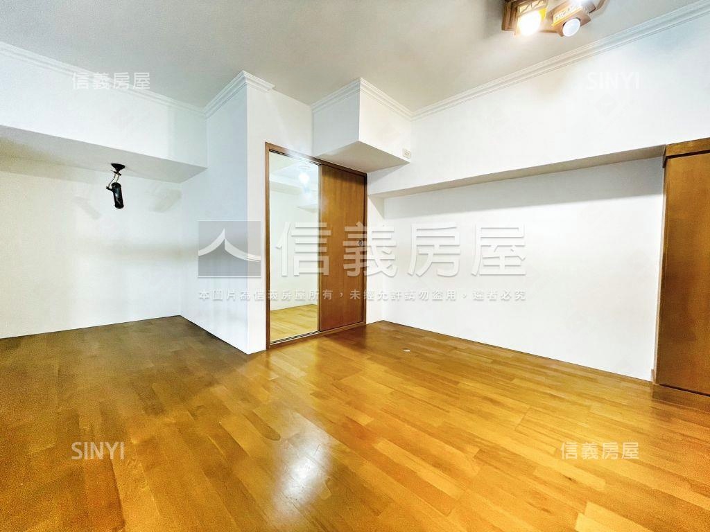 基隆羅傑摩爾房屋室內格局與周邊環境