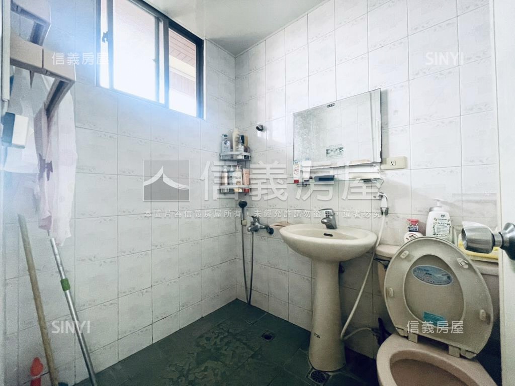 麻豆電梯極品三房車位房屋室內格局與周邊環境