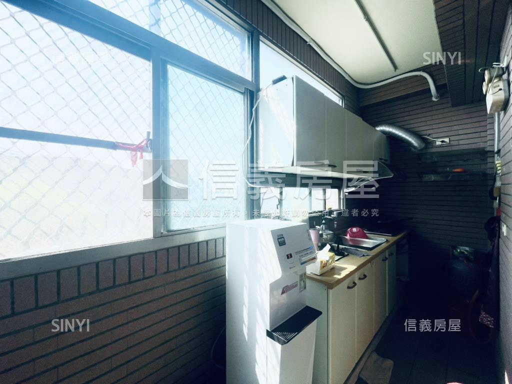 麻豆電梯極品三房車位房屋室內格局與周邊環境
