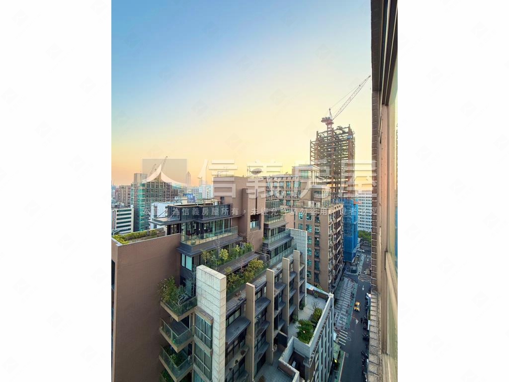 專任小室高樓樹海低總美居房屋室內格局與周邊環境