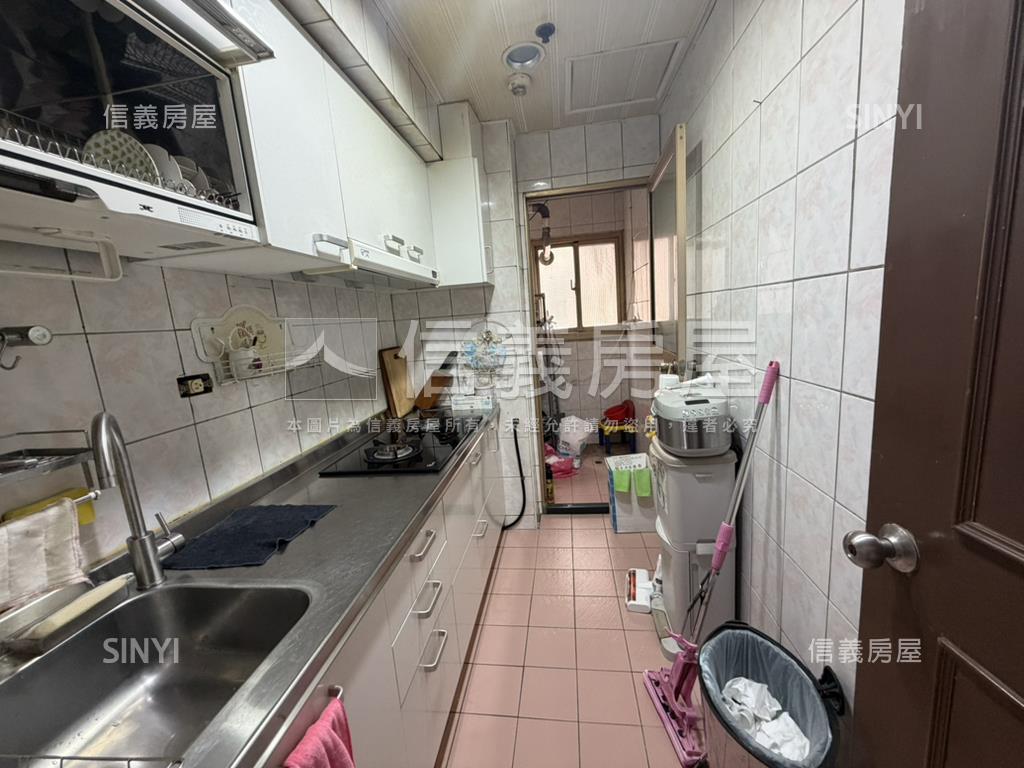 近香山國小美裝潢三房房屋室內格局與周邊環境