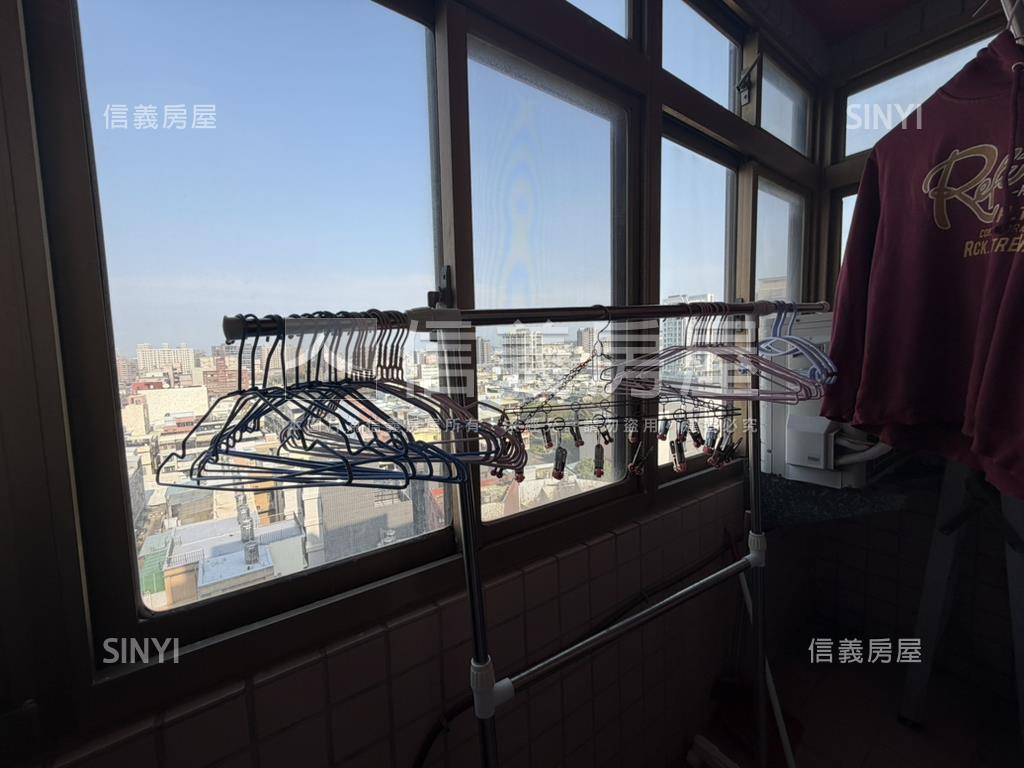 近香山國小美裝潢三房房屋室內格局與周邊環境