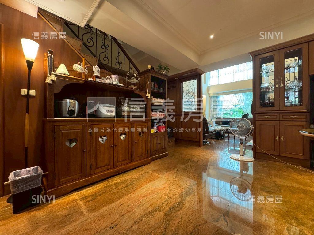 東山路美美透天房屋室內格局與周邊環境