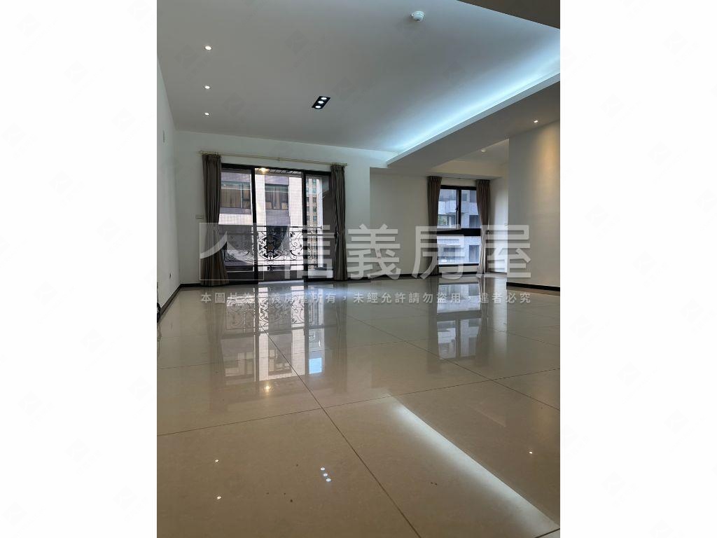 翫賞苑漂亮三房車位房屋室內格局與周邊環境